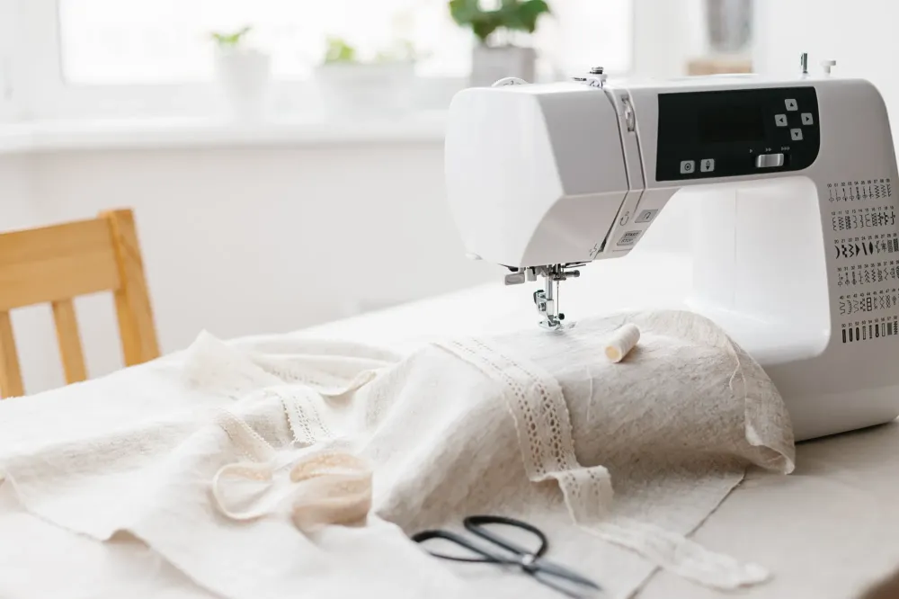 Brodeuse près de Cambrai